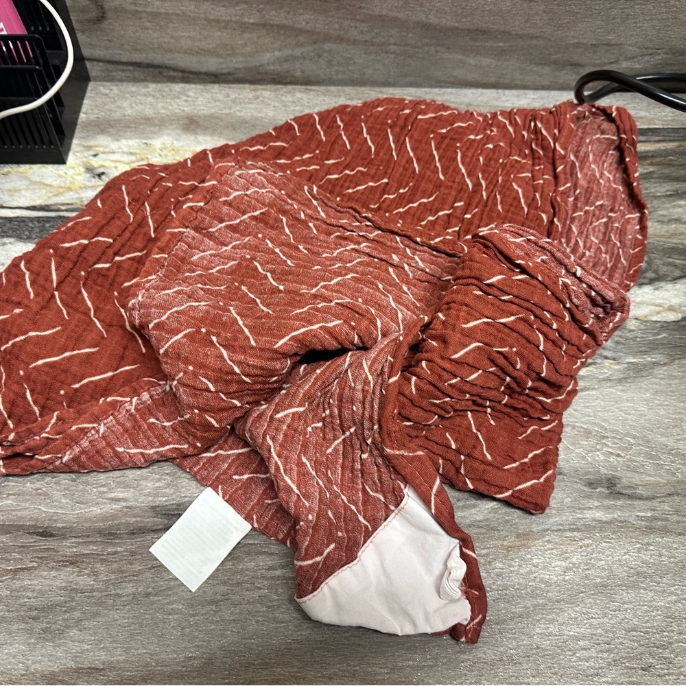 Swaddle/breastfeeding cover